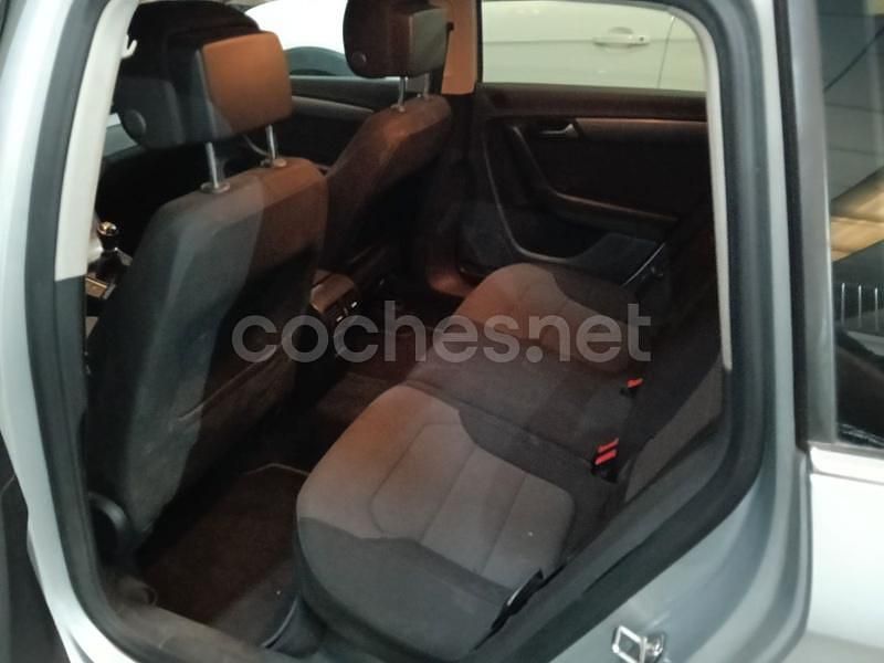 Usado VW Passat Advance 140 CV (102 kW) 2013 Gris / plata Familiar