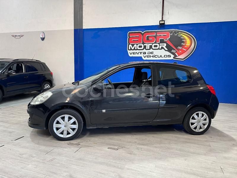 Negro Usado 2007 Renault Clio II Authentique Berlina | 3500 € (Un poco caro) - Imagen 1/4