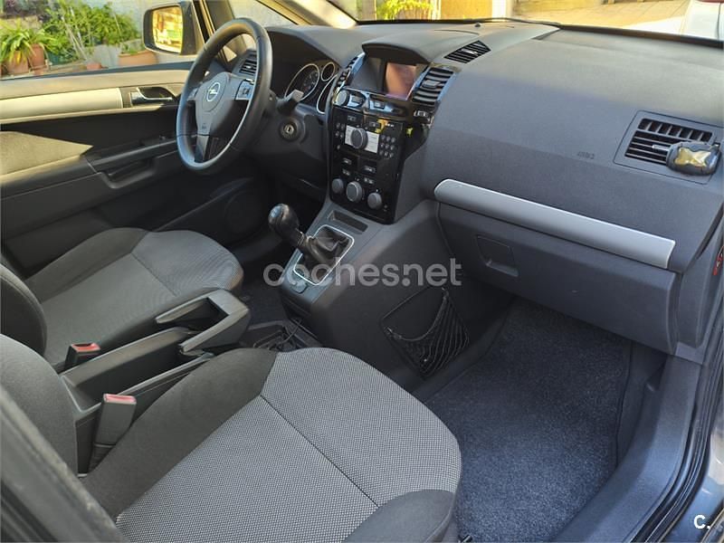 Usado Opel Zafira Enjoy Plus 110 CV (80 kW) 2011 Gris / plata Monovolumen