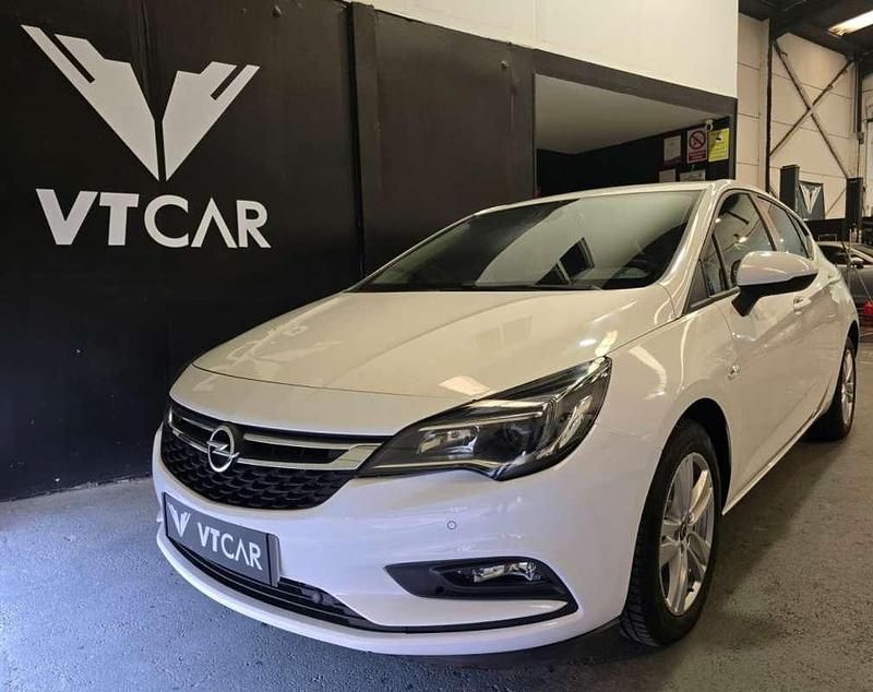 Usado Opel Astra Dynamic 110 CV (80 kW) 2019 Blanco Utilitario
