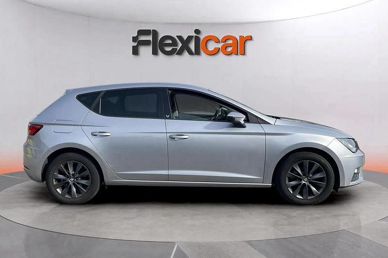 Usado Seat Leon ST Style 131 CV (96 kW) 2020 Gris Familiar