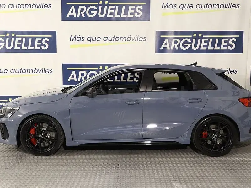Usado Audi RS3 400 CV (294 kW) 2022 Gris / plata Berlina