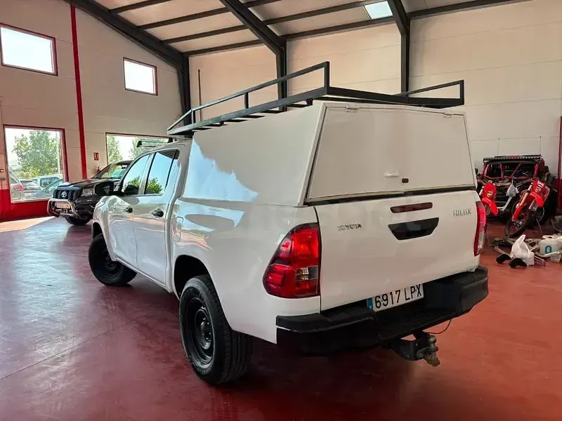 Usado Toyota HiLux 150 CV (110 kW) 2021 Blanco Pickup/Camioneta