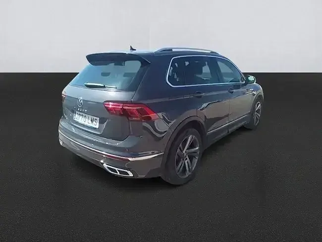 Usado VW Tiguan R-line 150 CV (110 kW) 2021 Gris SUV