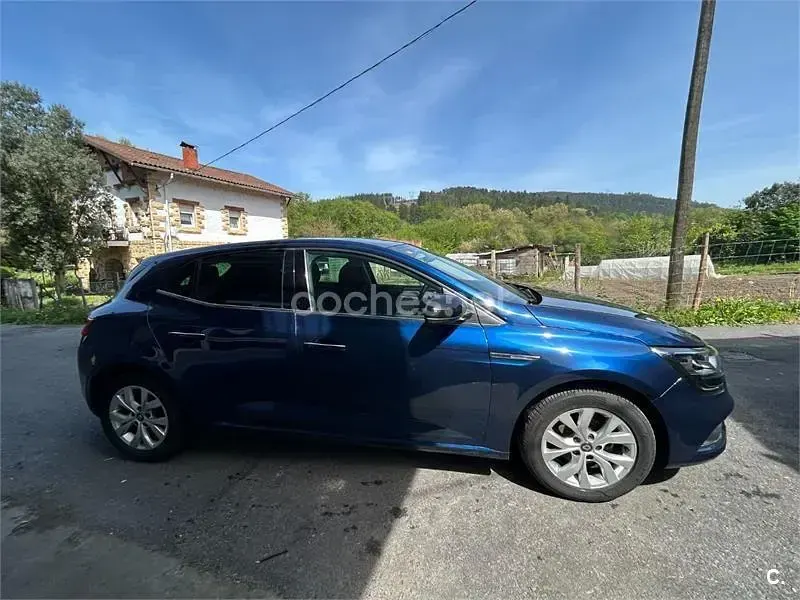 Usado Renault Mégane LIMITED 100 CV (73 kW) 2018 Azul Berlina