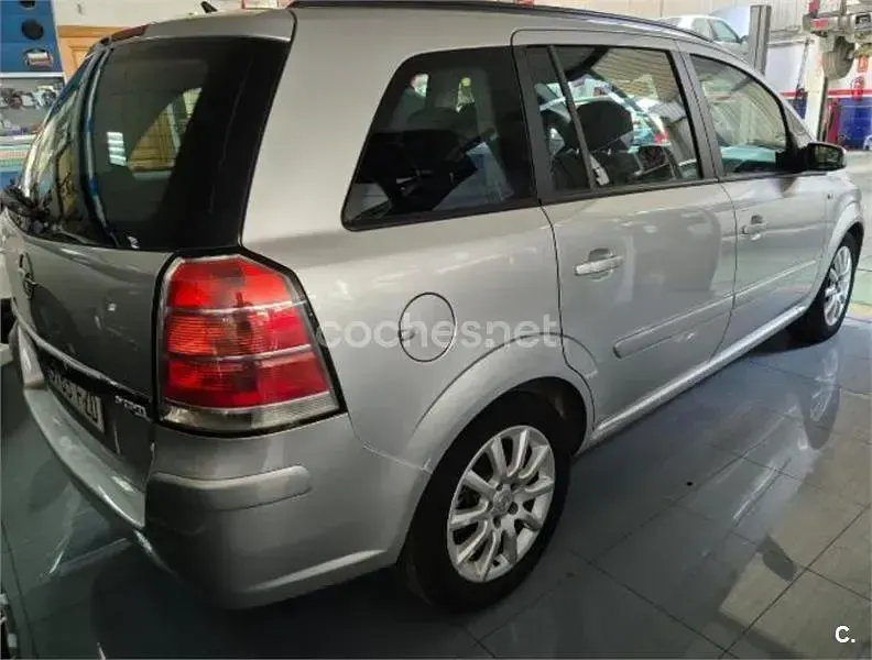 Usado Opel Zafira Cosmo 120 CV (88 kW) 2008 Gris / plata Monovolumen