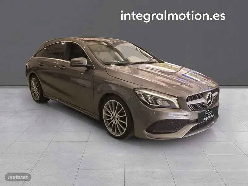 Usado Mercedes CLA200 Shooting Brake 136 CV (100 kW) 2018 Gris Familiar