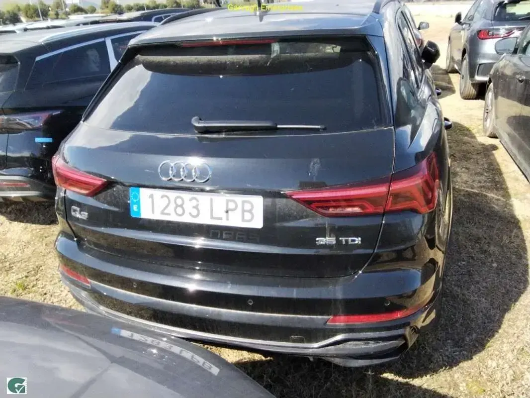 Usado Audi Q3 Ambiente 150 CV (110 kW) 2021 Negro SUV