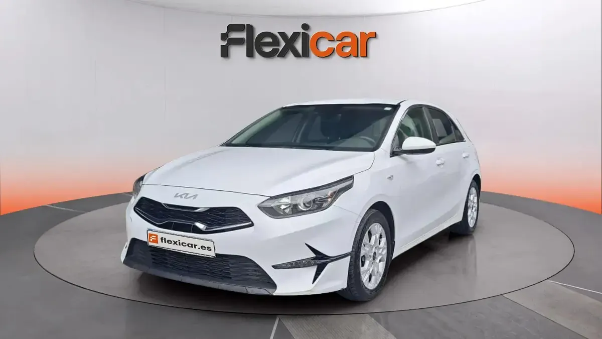 Usado Kia Ceed 136 CV (100 kW) 2023 Blanco Utilitario