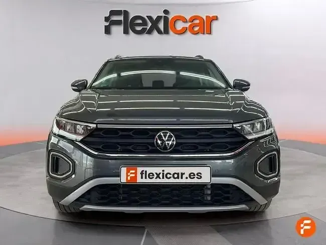 Usado VW T-Roc Life 150 CV (110 kW) 2023 Gris SUV