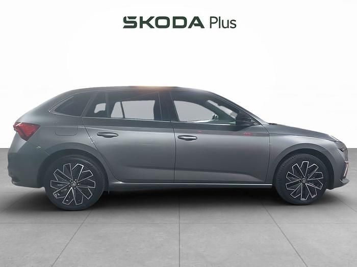 Usado Skoda Scala 115 CV (84 kW) 2024 Gris Utilitario