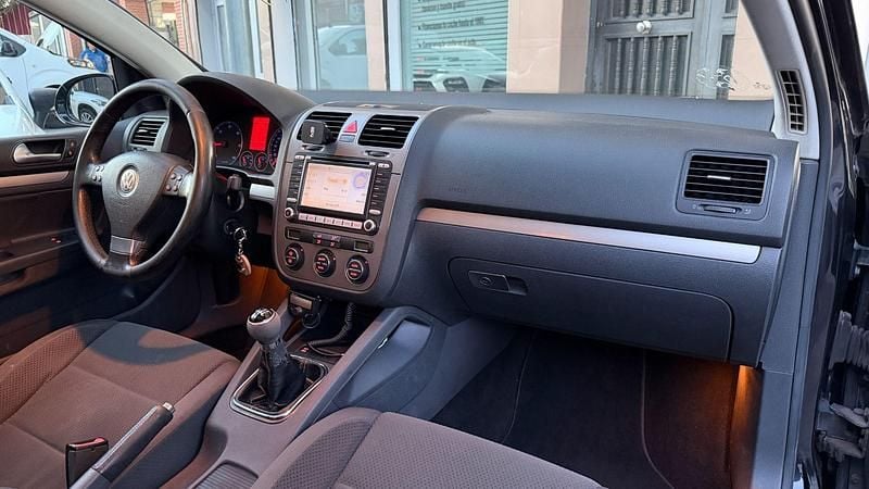 Usado VW Golf V Highline 105 CV (77 kW) 2007 Negro Utilitario