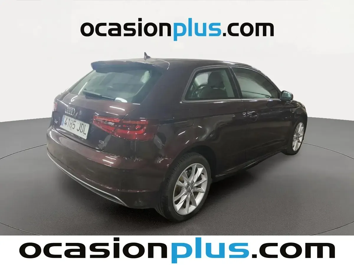 Usado Audi A3 110 CV (80 kW) 2015 Rojo Utilitario