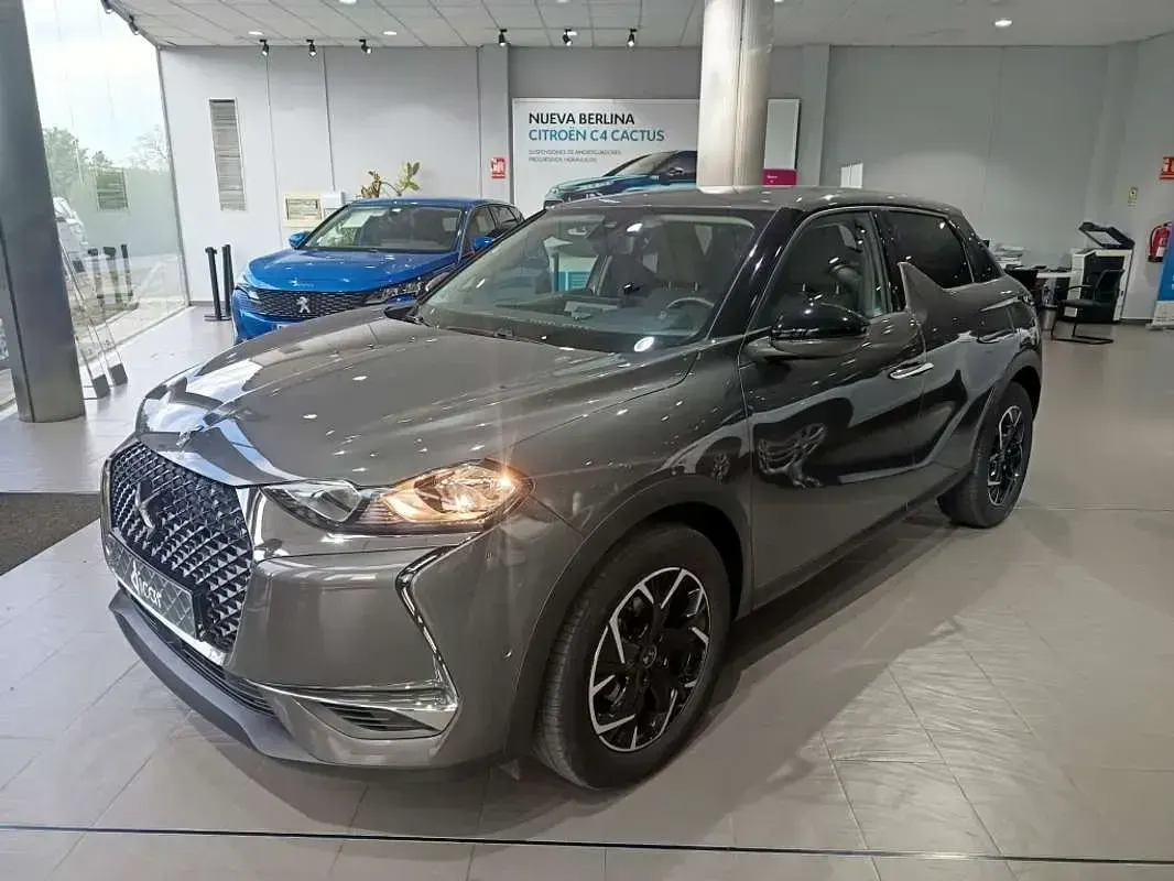 Usado DS Automobiles DS3 Crossback So Chic 102 CV (75 kW) 2020 Gris SUV