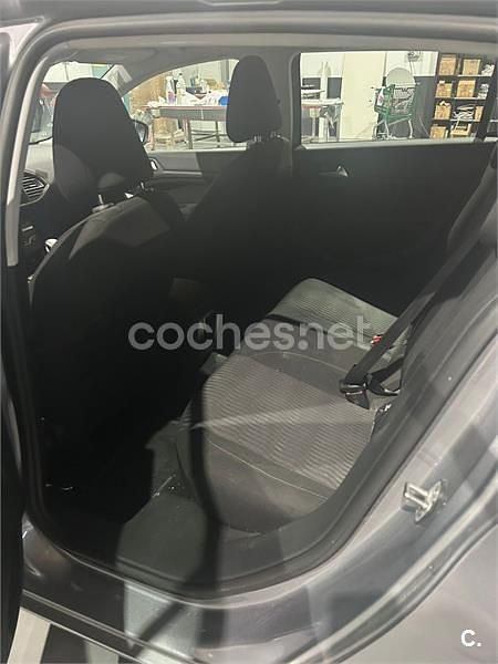 Usado Peugeot 308 Active 120 CV (88 kW) 2015 Gris / plata Berlina