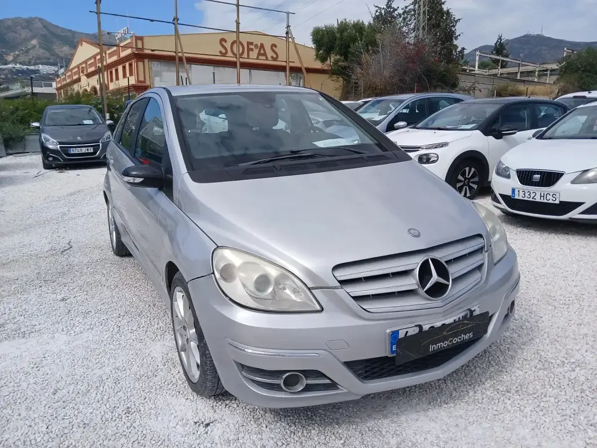 Usado Mercedes B180 Sport Edition 109 CV (80 kW) 2011 Gris Monovolumen