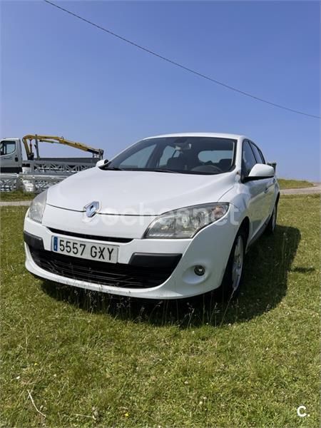 Blanco Usado 2010 Renault Mégane III Dynamique Berlina | 3900 € (Precio justo) - Imagen 1/1