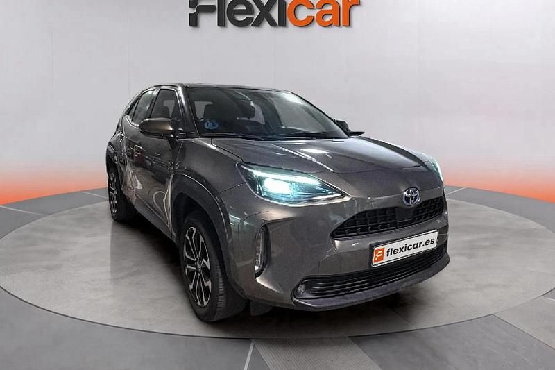 Marrón Usado 2024 Toyota Yaris Hybrid Active | 19.490 € (Buen precio) - Imagen 1/4