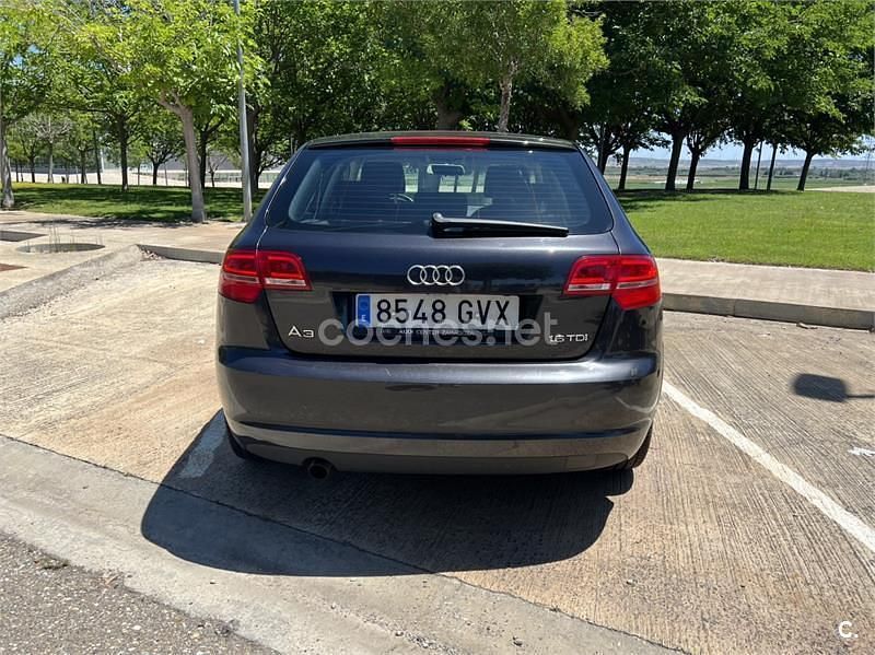 Usado Audi A3 Attraction 105 CV (77 kW) 2010 Gris / plata Berlina