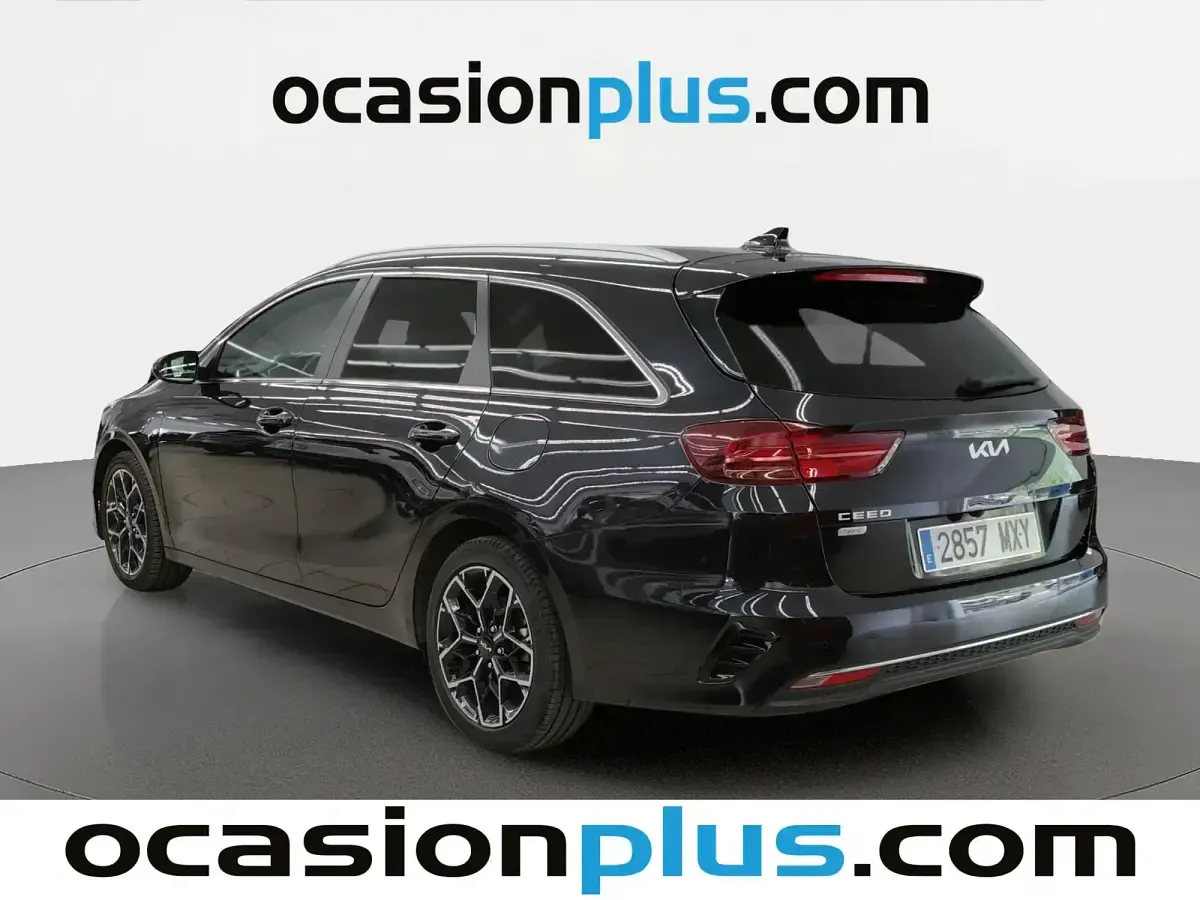 Usado Kia Ceed Style 100 CV (73 kW) 2025 Negro Utilitario