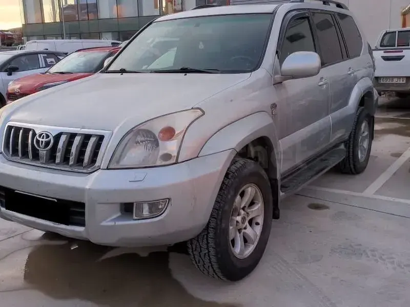 Usado Toyota Land Cruiser 163 CV (119 kW) 2004 Gris / plata SUV