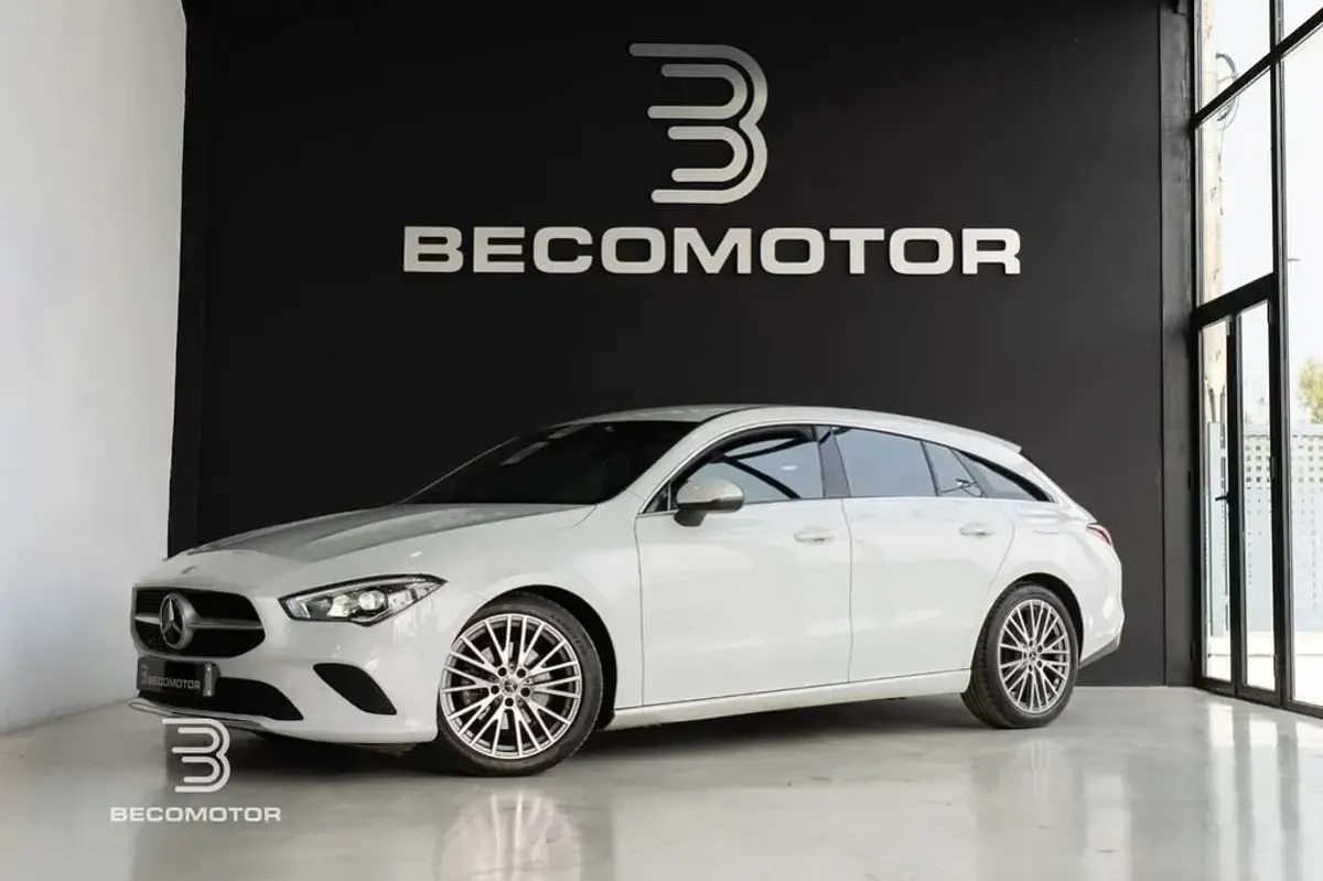 Usado Mercedes CLA200 Shooting Brake 150 CV (110 kW) 2022 Blanco Familiar