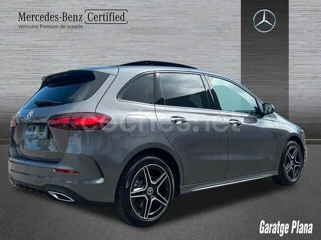 Usado Mercedes B250e 218 CV (160 kW) 2024 Gris / plata Monovolumen