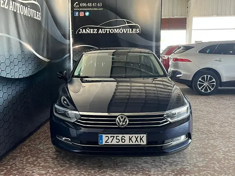 Usado VW Passat 150 CV (110 kW) 2019 Azul Berlina