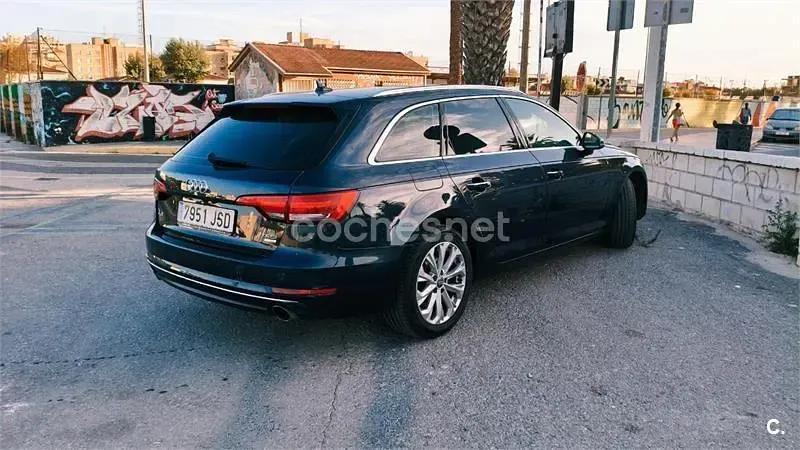 Usado Audi A4 Design 190 CV (139 kW) 2016 Azul Familiar