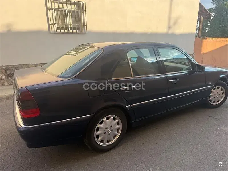Usado Mercedes C250 Elegance 150 CV (110 kW) 1999 Negro Berlina