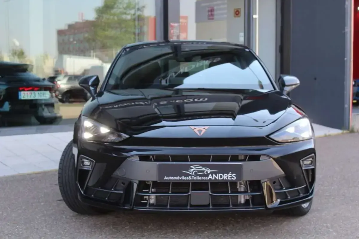 Usado Cupra Leon 204 CV (150 kW) 2025 Negro Utilitario