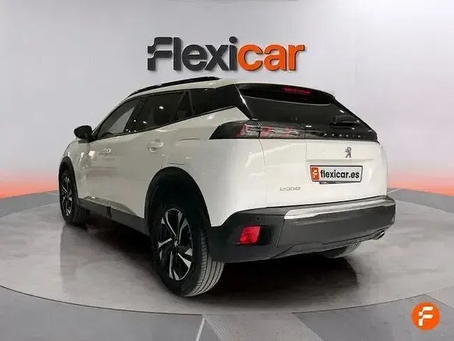 Usado Peugeot 2008 Allure 110 CV (80 kW) 2022 Blanco SUV