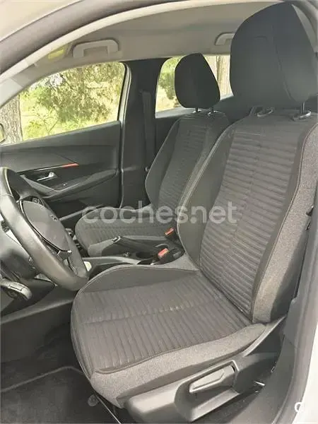 Usado Peugeot 2008 Active 110 CV (80 kW) 2022 Blanco SUV