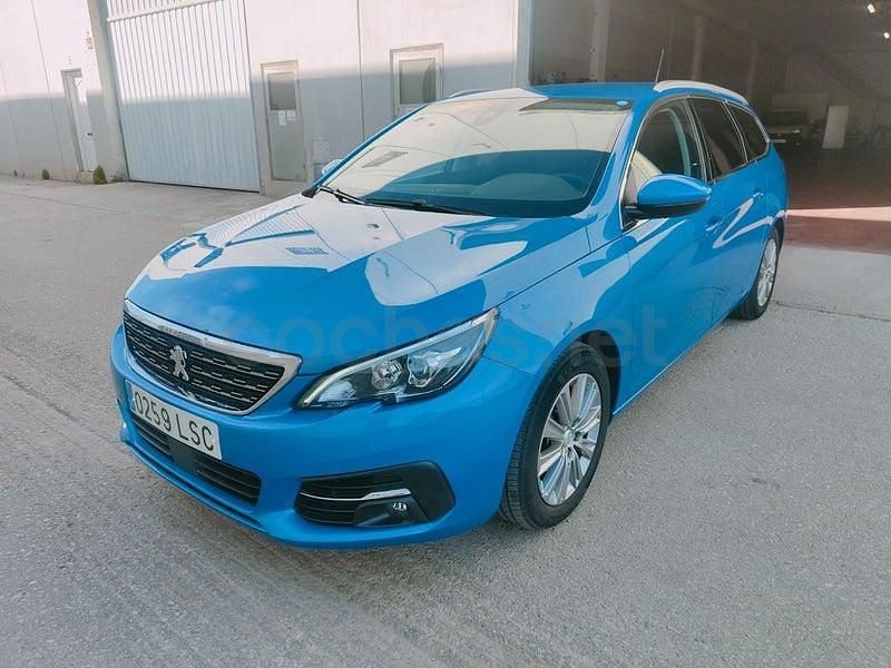 Begagnad Peugeot 308 SW Allure 130 HK (95 kW) 2021 Blå Kombi