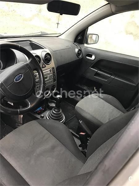 Usado Ford Fusion 68 CV (50 kW) 2004 Gris / plata Utilitario