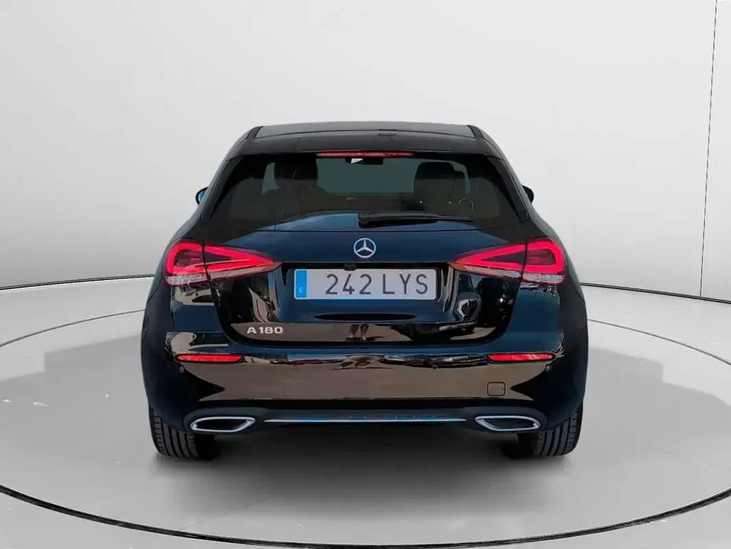 Usado Mercedes A180 136 CV (100 kW) 2022 Negro Utilitario