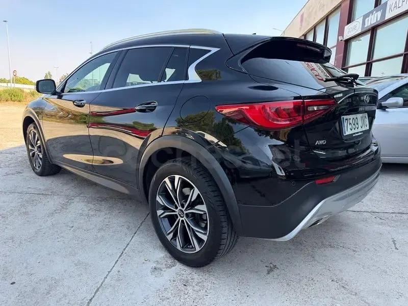 Usado Infiniti Q30 Premium 170 CV (125 kW) 2017 Negro Berlina