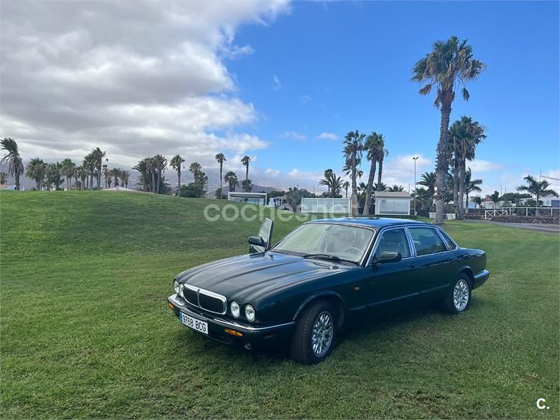 Usado Jaguar XJ8 Executive 240 CV (176 kW) 2000 Verde Berlina