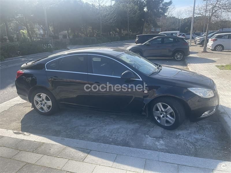 Usado Opel Insignia Cosmo 130 CV (95 kW) 2009 Negro Berlina