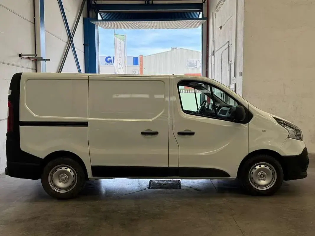 Usado Renault Trafic 120 CV (88 kW) 2019 Blanco Monovolumen