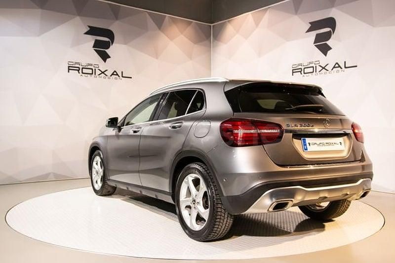Usado Mercedes GLA200 136 CV (100 kW) 2019 Gris / plata SUV