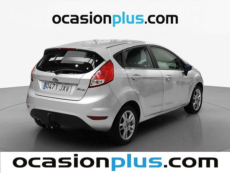 Usado Ford Fiesta Trend 75 CV (55 kW) 2017 Gris plata Utilitario