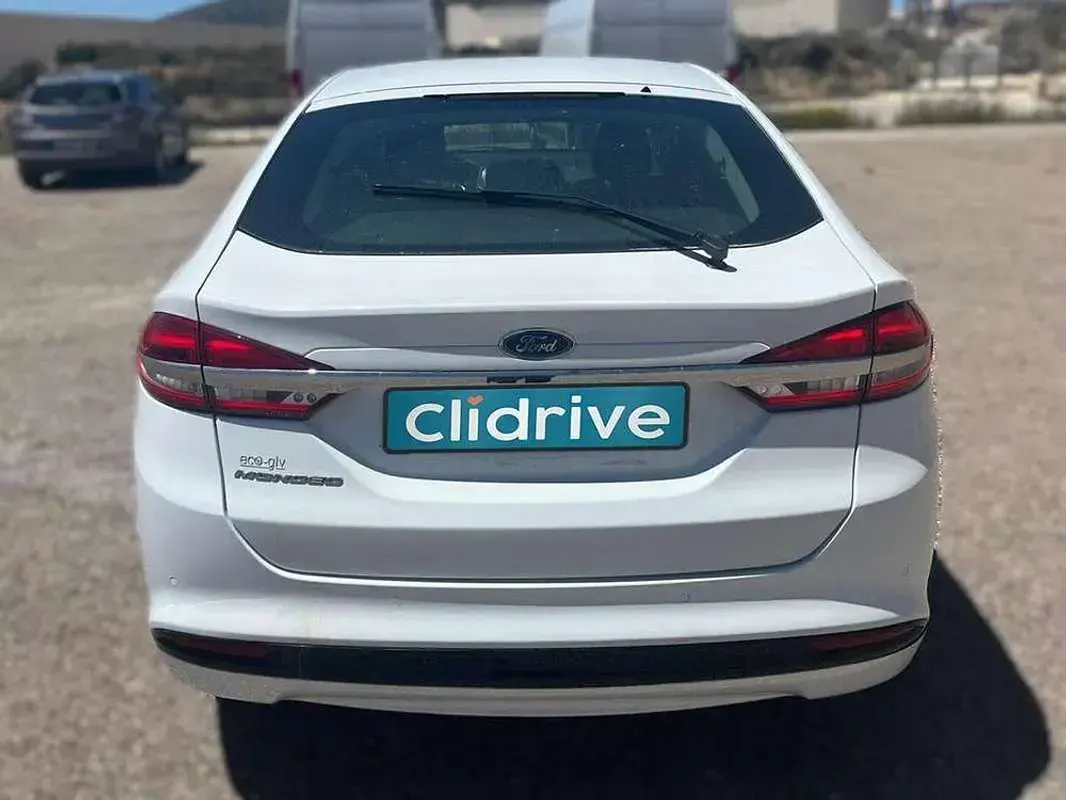 Usado Ford Mondeo Titanium 167 CV (122 kW) 2019 Negro Berlina