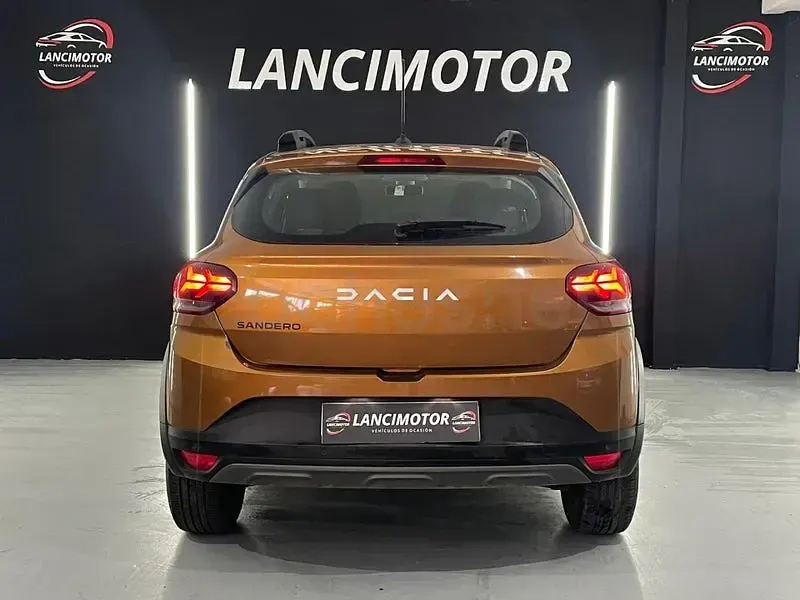 Usado Dacia Sandero Essentiel 91 CV (66 kW) 2024 Naranja Berlina