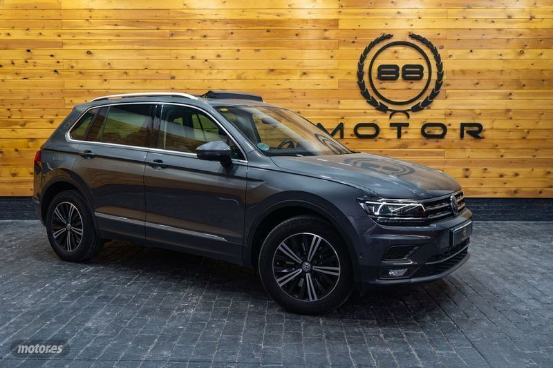 Gris / plata Usado 2017 VW Tiguan Sportline SUV | 25.470 € (Precio justo) - Imagen 1/4