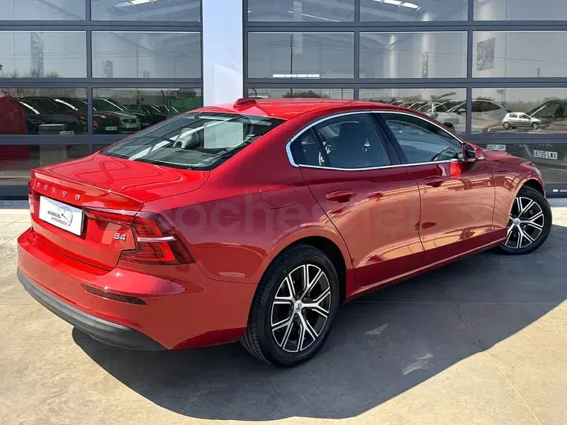 Usado Volvo S60 Core 197 CV (144 kW) 2023 Granate Berlina