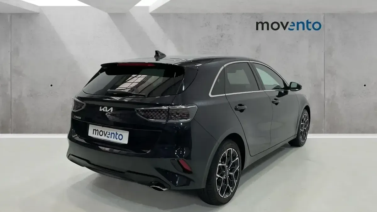Usado Kia Ceed Style 101 CV (74 kW) 2025 Negro Utilitario