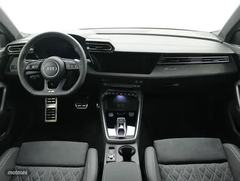 Usado Audi A3 Black Edition 150 CV (110 kW) 2025 Blanco