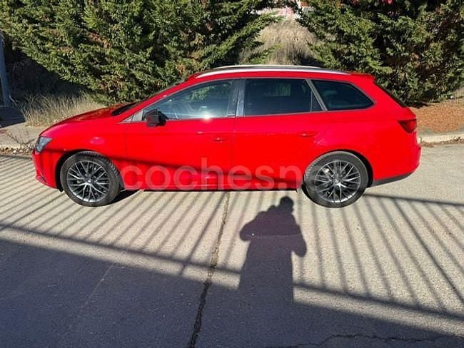 Usado Seat Leon Style 115 CV (84 kW) 2016 Rojo Familiar