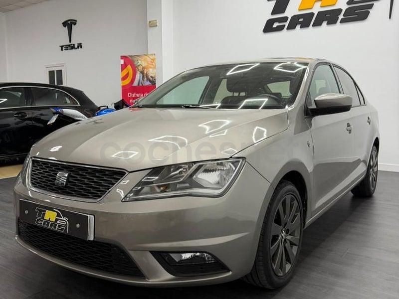 Usado Seat Toledo I-Tech 105 CV (77 kW) 2015 Gris / plata Utilitario